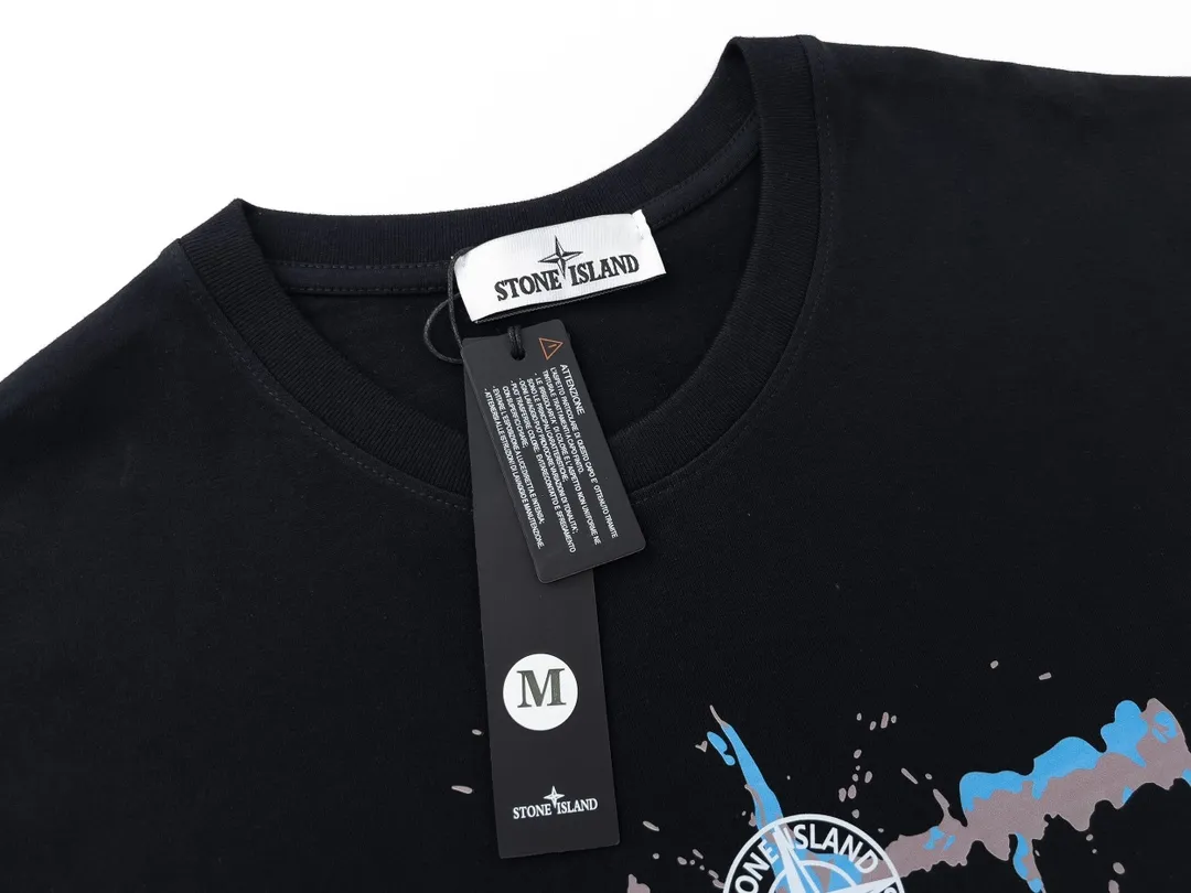 W651#P110💰 [Stone lsland/Stone Island summer new rust compass front and back printed pattern short-sleeved T-shirt] ⚠️[Original creation, high control of details] - Made of 260 grams of combed cotton, 32 count double yarn, soft and comfortable to the touch, sweat-absorbent and breathable. - Simple, basic and versatile style, original quality, the first choice for couples. - Made in a large factory, four needles and five threads on the shoulder, neat alignment, high quality workmanship. - Same style for men and women. Very versatile, one piece for everyone, details are clearly visible. Color: Black White Size: M L